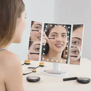 Produkt Zvětšující zrcadlo s LED 4 v 1 - InnovaGoods