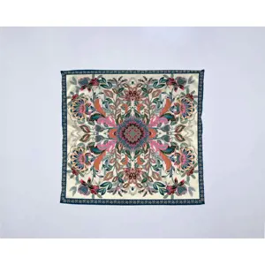 Produkt Módní šátek Madre Selva Ornamental Flowers, 55 x 55 cm