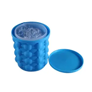 Produkt Zaparkorun Silikonový výrobník kostek ledu a chladič nápojů - 12 x 13 cm